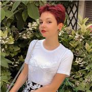 Etudiante donne cours d'histoire de l'art pour débutant